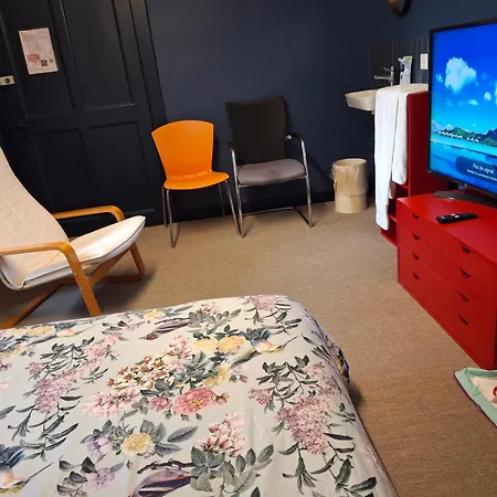 Indépendante à Louer Avec Lit Double, Wc Et Salle De Bain Privatifs * Morges